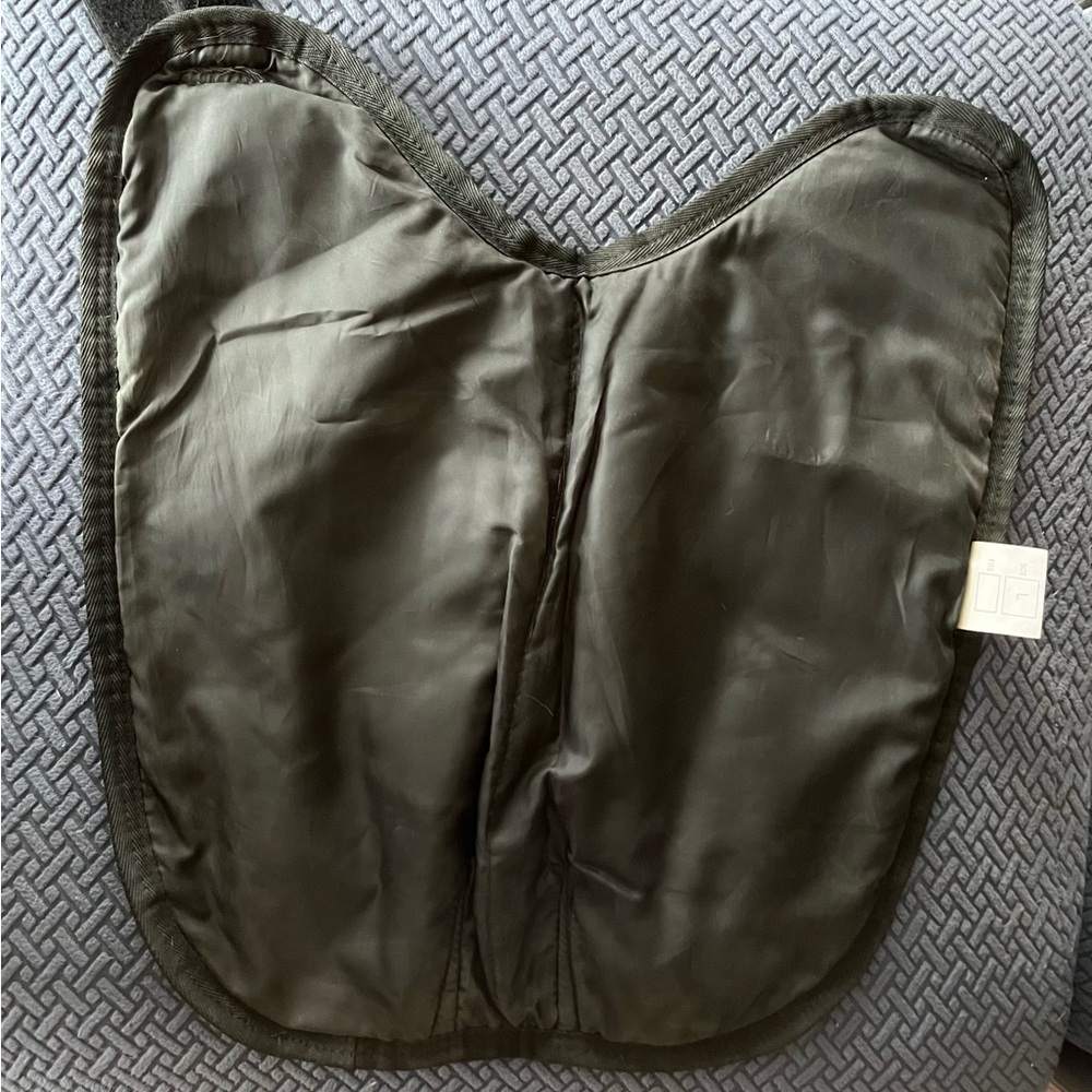 Thinsulate Smartpak waterproof Doggie parka with adjustable Velcro straps. - Picture 3 of 4